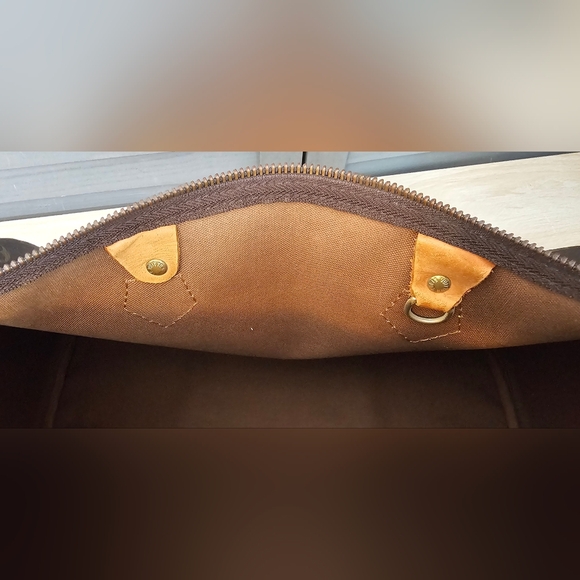 Authentic LOUIS VUITTON Monogram Speedy 35 Handbag - Picture 9 of 12